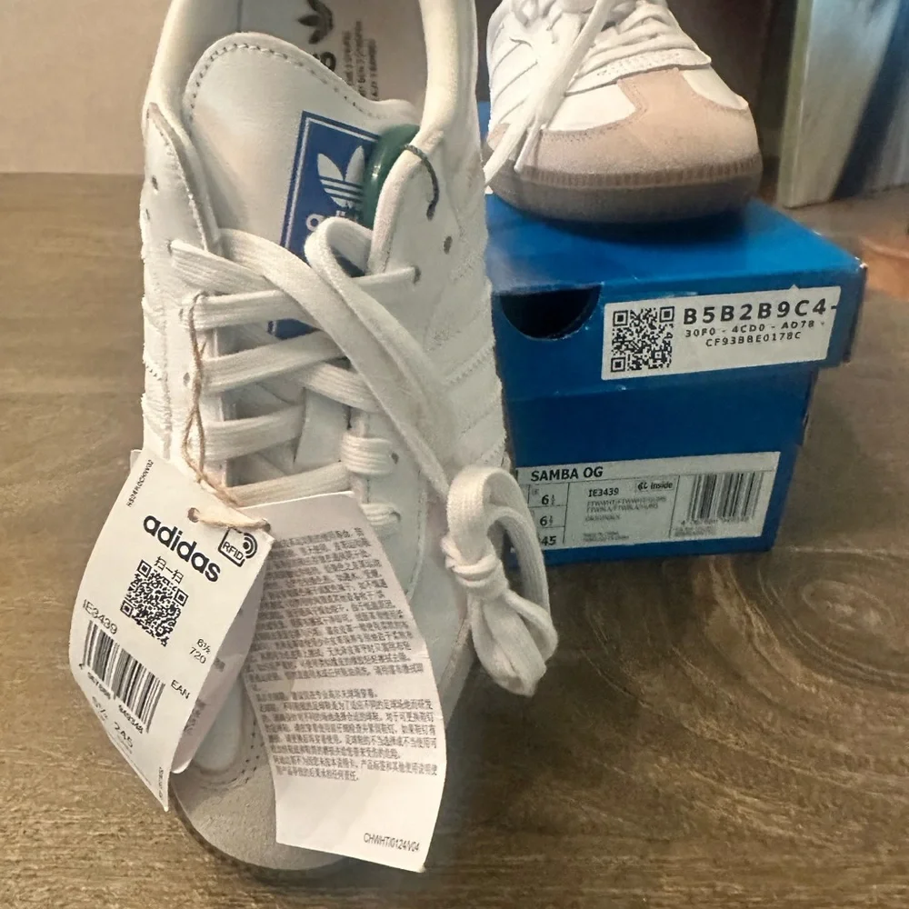 NWT! Adidas Samba Cloud White Blue Gum Sneakers
Men Sz /Fits Women Sz 8 (photo) - Picture 10 of 13